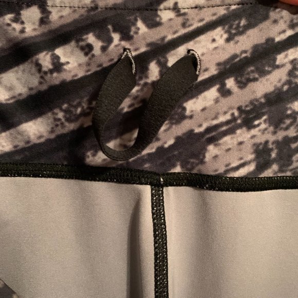 Under Armour Cropped Legging Size M Compression - Picture 2 of 3